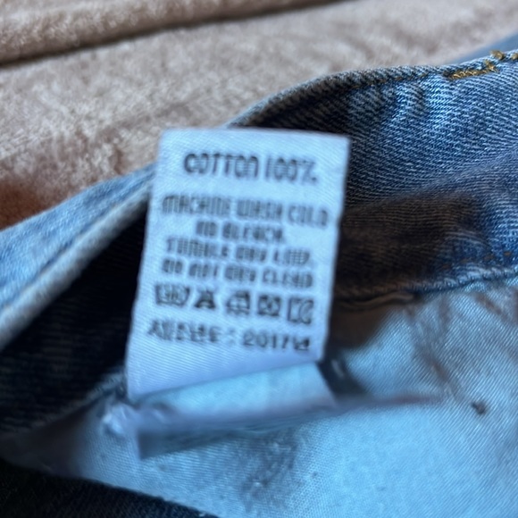 Womens light blue jeans, lightly loved and nice fit - Picture 6 of 6